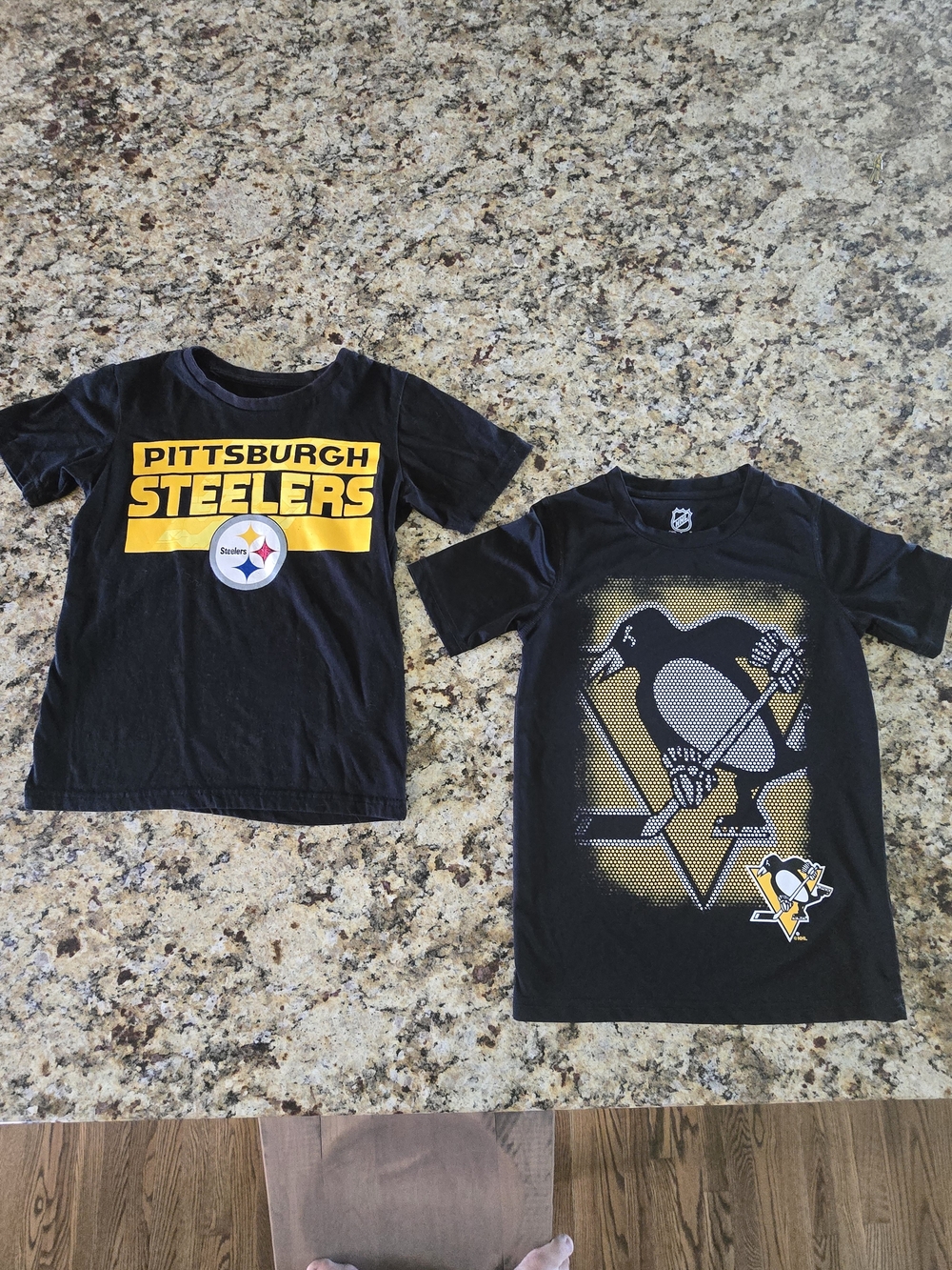 NHL Kids Black Pittsburgh Penguins & NFL Steelers Graphic Tees Size 8